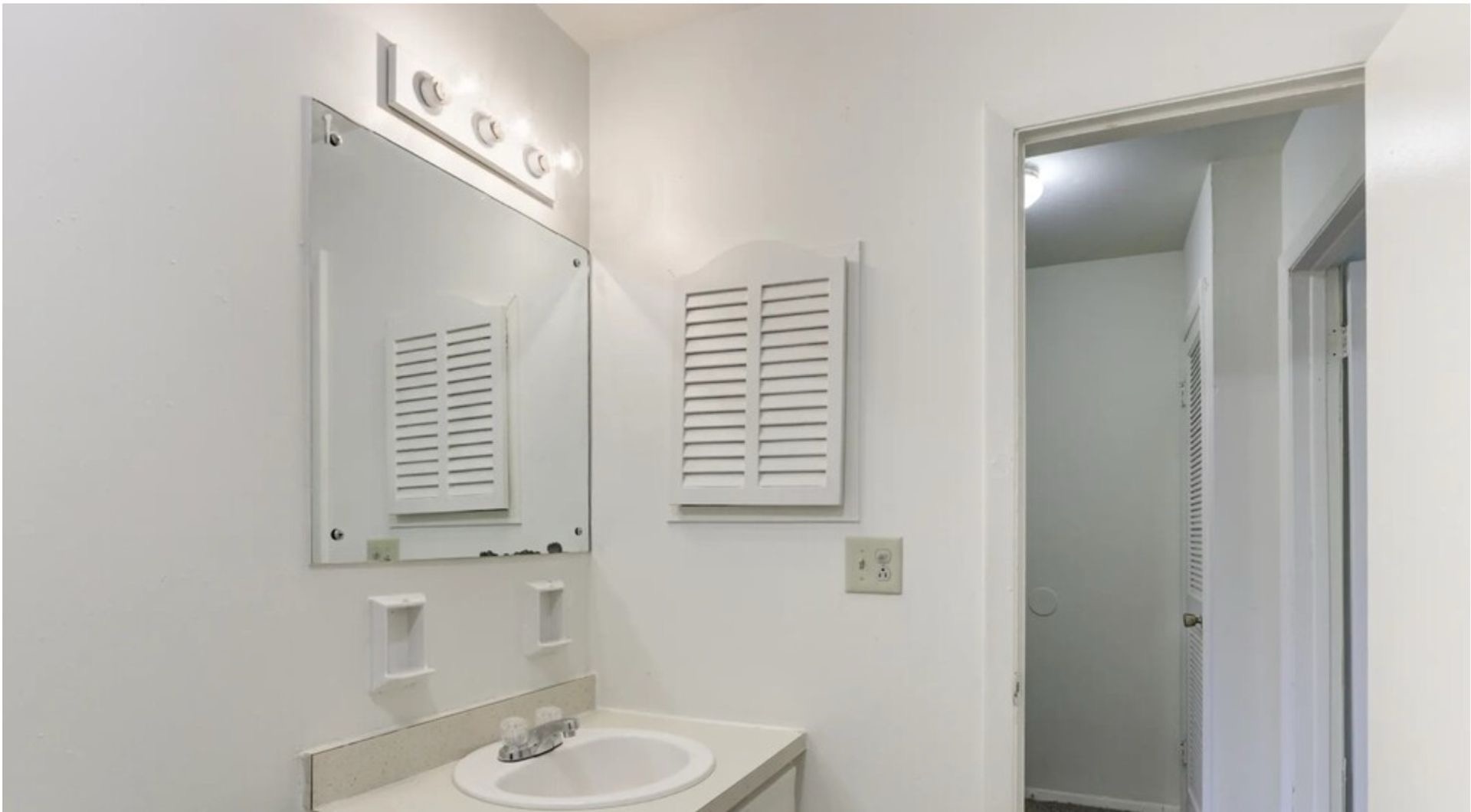 Elkhart Green Apartments bathroom in Elkhart, IN